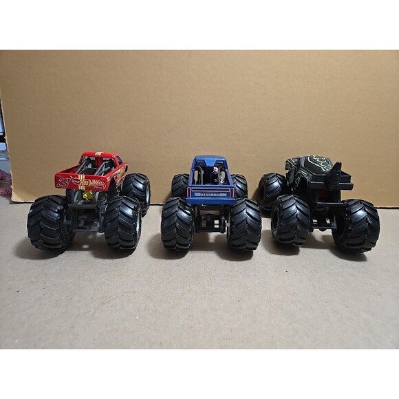 Hot Wheels Monster Trucks Bigfoot Rodger Dodger Gunkster Lot of 3 Toy Cars - Picture 3 of 16